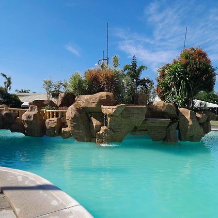 Klir Waterpark Resort And Hotels Guiguinto Экстерьер фото