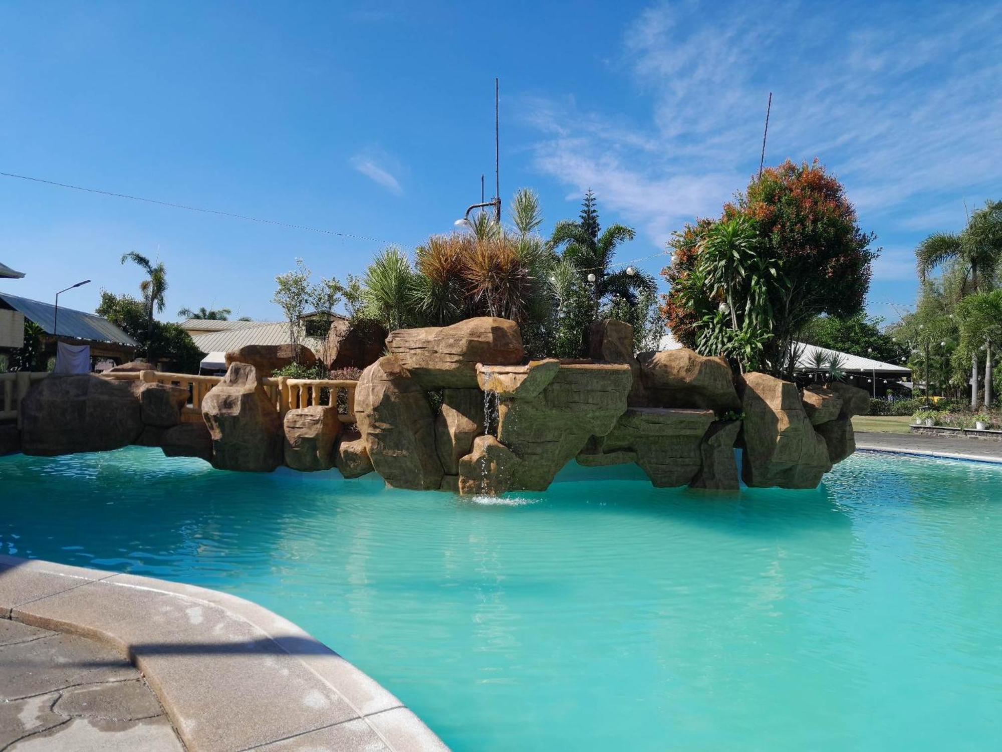 Klir Waterpark Resort And Hotels Guiguinto Экстерьер фото