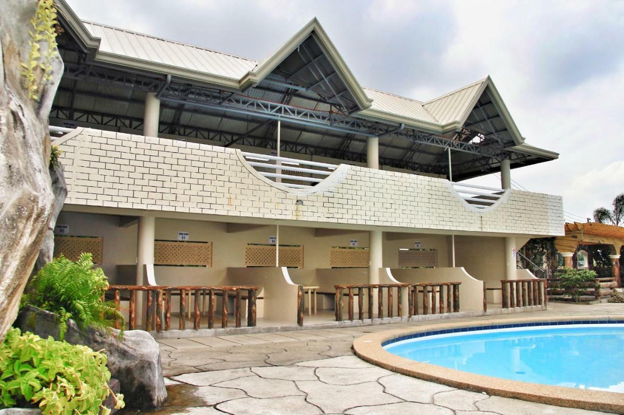 Klir Waterpark Resort And Hotels Guiguinto Экстерьер фото